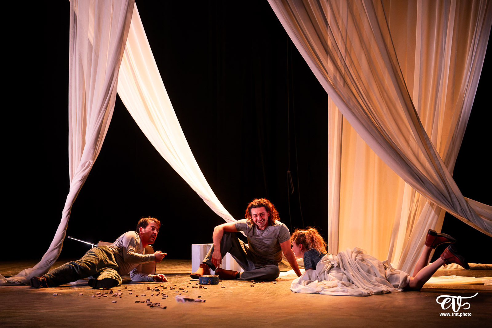 REVENIR (CIE LE TALON ROUGE)